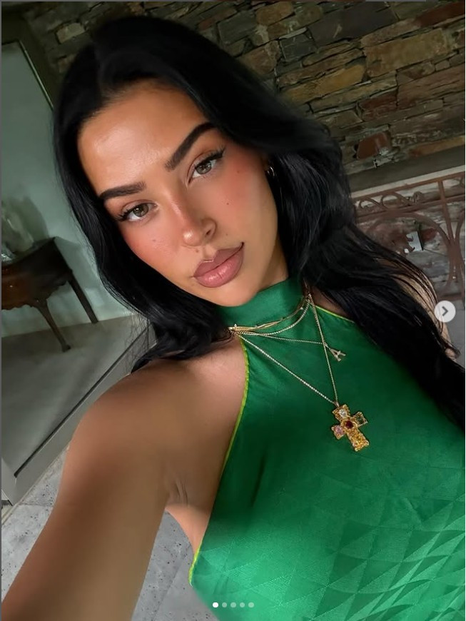 Trong tiệc sinh nhật tuổi 22 của Bellingham, Ashlyn đăng tải những bức ảnh thân mật của cả hai, kèm theo lời chúc ngọt ngào.