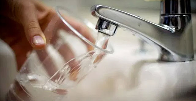 Cách đơn giản để loại bỏ vi nhựa trong nước uống