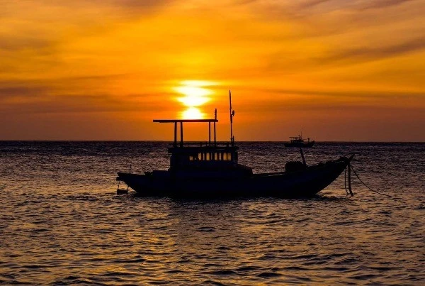 Đảo Phú Quý hút khách trẻ với vẻ đẹp như bước ra từ phim