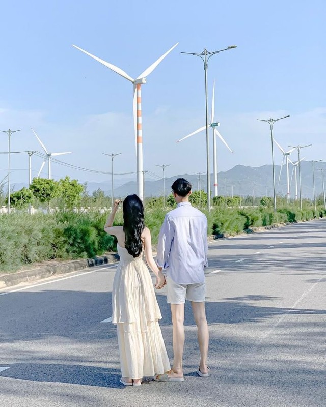 Khám phá vẻ đẹp cánh đồng điện gió Phương Mai