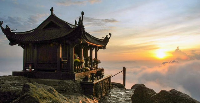 Tìm hiểu cách dựng bông sen vàng trên đỉnh thiêng Yên Tử