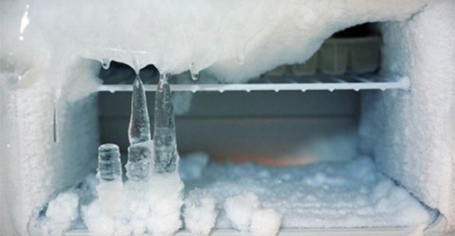 Vì sao tủ lạnh bị đông tuyết và có nên loại bỏ lớp tuyết này?